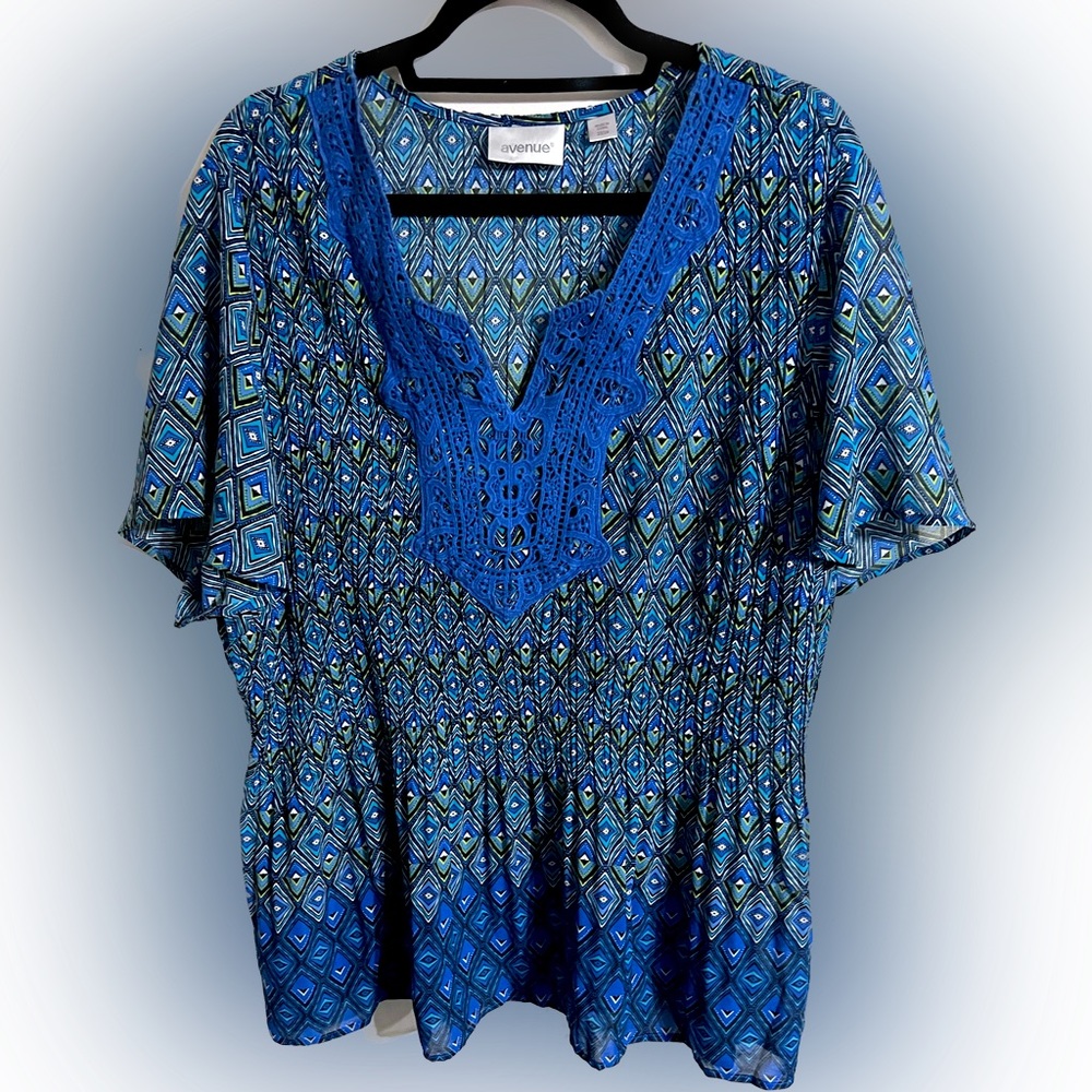 Avenue multicolor stretch top. Embroidered neckline. Size 22/24.